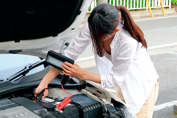 エンジン始動可能 ポータブル バッテリーチャージャー Auto Messe Web カスタム アウトドア 福祉車両 モータースポーツなどのカーライフ情報が満載