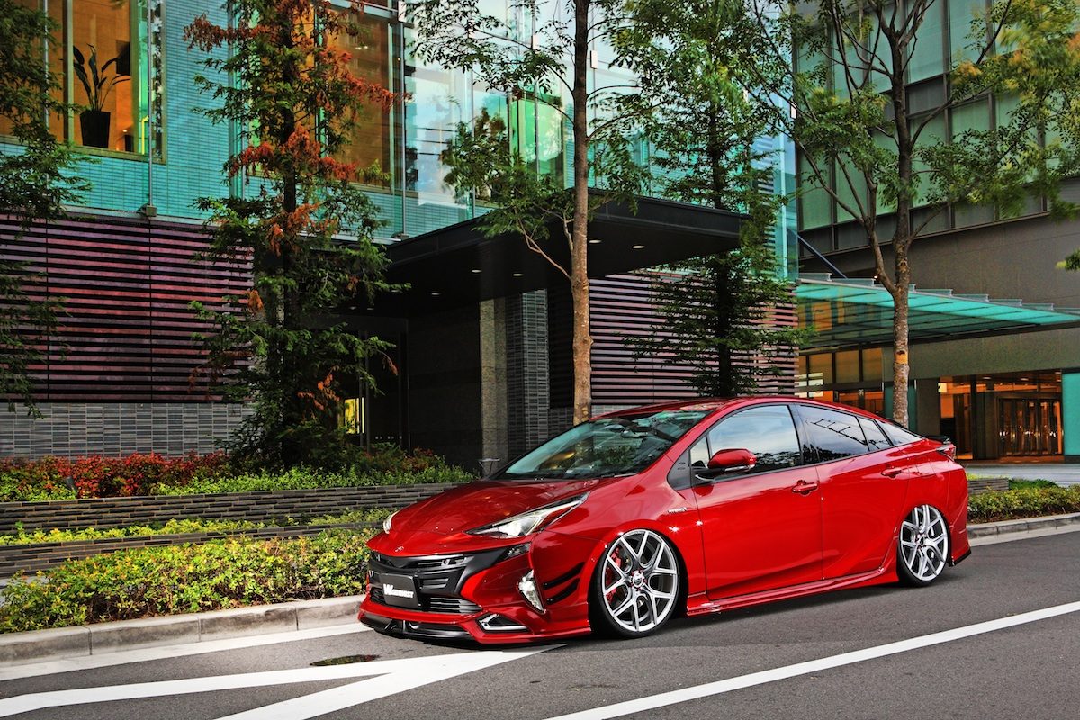 Waldが提案する大人のプリウス アーバンエグゼクティブ Auto Messe Web カスタム アウトドア 福祉車両 モータースポーツなどのカーライフ情報が満載