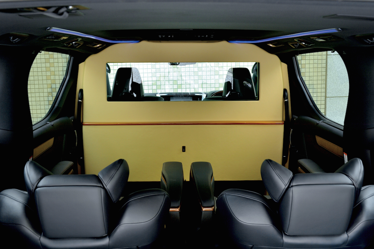 セレブ御用達 パーテーションをアルファード ヴェルファイアに装着 Auto Messe Web カスタム アウトドア 福祉車両 モータースポーツなどのカーライフ情報が満載 セレブ御用達 パーテーションをアルファード ヴェルファイアに装着 Auto Messe Web カスタム アウトドア 福祉車両 モータースポーツなどのカーライフ情報が満載