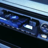 「カセットテープ」を再生できるカーオーディオ登場！