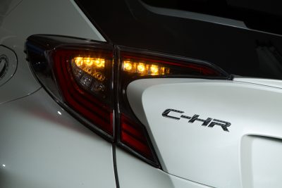 C-HRのリヤウインカーでシーケンシャル化が実現できる | AUTO MESSE