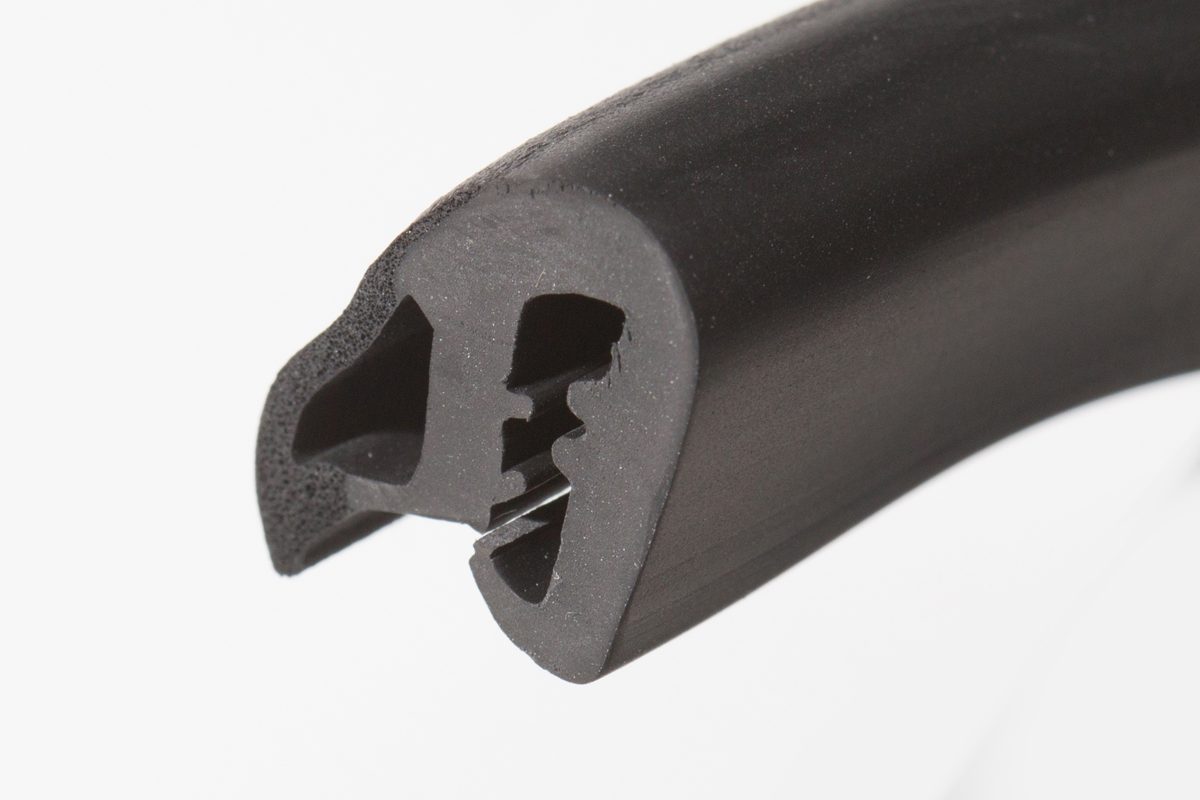 Diy 車格感がアップ スキ間を埋めて風切り音を軽減する Auto Messe Web カスタム アウトドア 福祉車両 モータースポーツなどのカーライフ情報が満載 Diy 車格感がアップ スキ間を埋めて風切り音を軽減する Auto Messe Web カスタム アウトドア 福祉車両 モータースポーツなどのカーライフ情報が満載