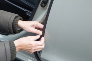 Diy 車格感がアップ スキ間を埋めて風切り音を軽減する Auto Messe Web カスタム アウトドア 福祉車両 モータースポーツなどのカーライフ情報が満載 Diy 車格感がアップ スキ間を埋めて風切り音を軽減する Auto Messe Web カスタム アウトドア 福祉車両 モータースポーツなどのカーライフ情報が満載