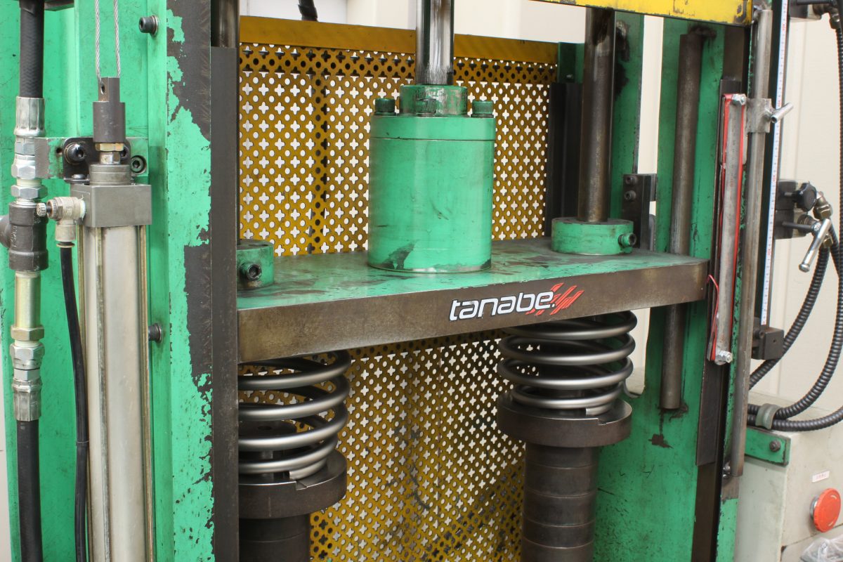 減衰力調整の疑問を解決 前後バランスから乗り心地まで正しい調整方法とは Auto Messe Web オートメッセウェブ カスタム アウトドア 福祉車両 モータースポーツなどのカーライフ情報が満載 減衰力調整の疑問を解決 前後バランスから乗り心地まで正しい調整方法とは Auto Messe Web オートメッセウェブ カスタム アウトドア 福祉車両 モータースポーツなどのカーライフ情報が満載