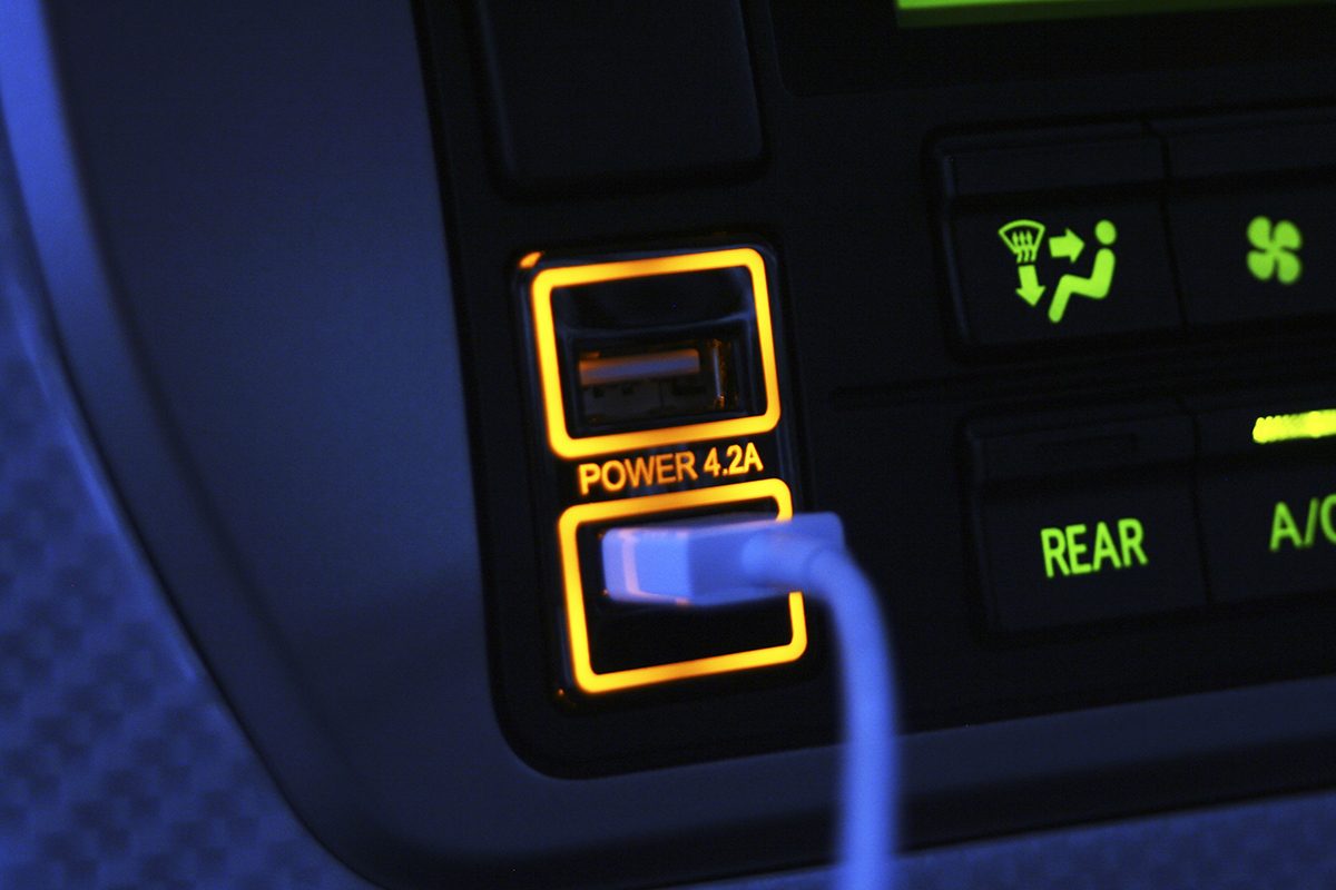 トヨタ車へスマート装着可能な Usb充電ポート 登場 Auto Messe Web カスタム アウトドア 福祉車両 モータースポーツなどのカーライフ情報が満載