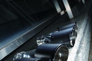 テールエンドをスパルタンに演出する カーボン製マフラーカッター という選択 Auto Messe Web カスタム アウトドア 福祉車両 モータースポーツなどのカーライフ情報が満載