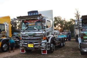 【画像】トラックスピリッツがコラボイベント開催！タイのトラッカー200台オーバーを激写!! 〜 画像52