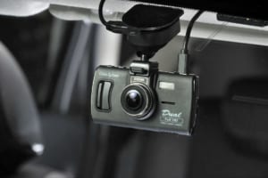 【画像】煽り運転の後続車も記録できる2カメラ・ドライブレコーダー「DVR3100」登場！ 〜 画像1