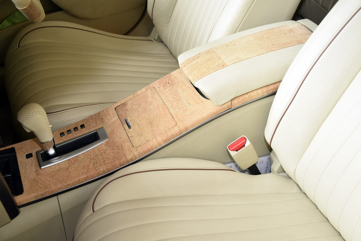 コルク を使った新感覚なインテリア素材をロブソンレザーが開発中 Auto Messe Web カスタム アウトドア 福祉車両 モータースポーツなどのカーライフ情報が満載