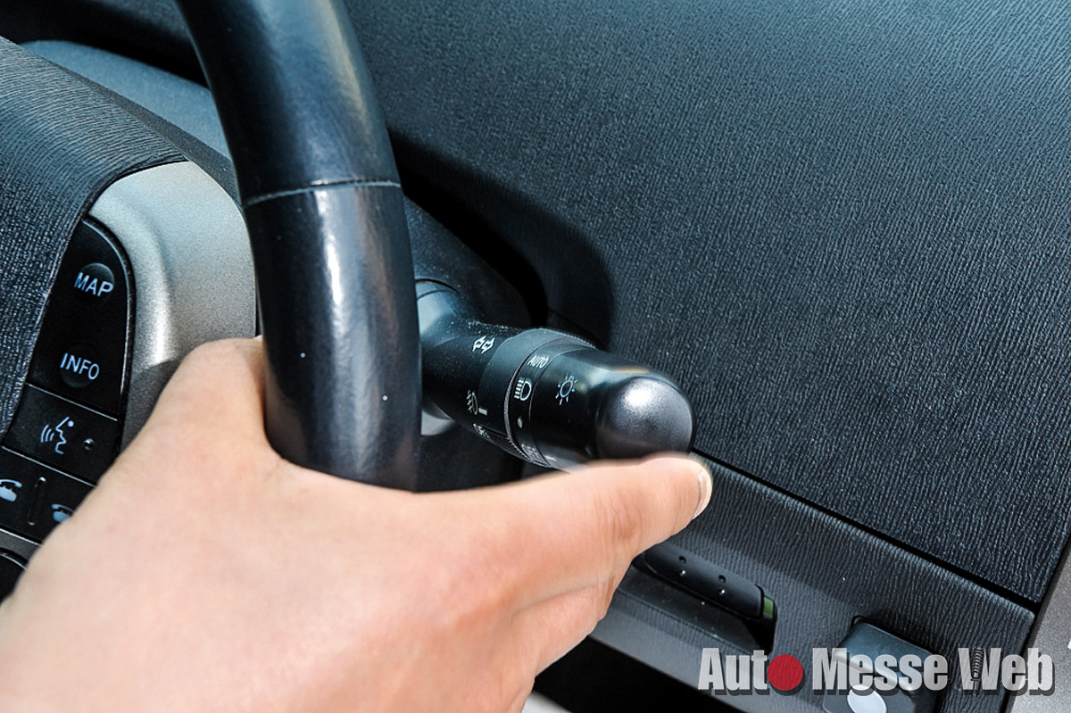 ウインカー動作の面倒を解消 レバーを軽くタッチするだけで自動点滅に Auto Messe Web カスタム アウトドア 福祉車両 モータースポーツなどのカーライフ情報が満載