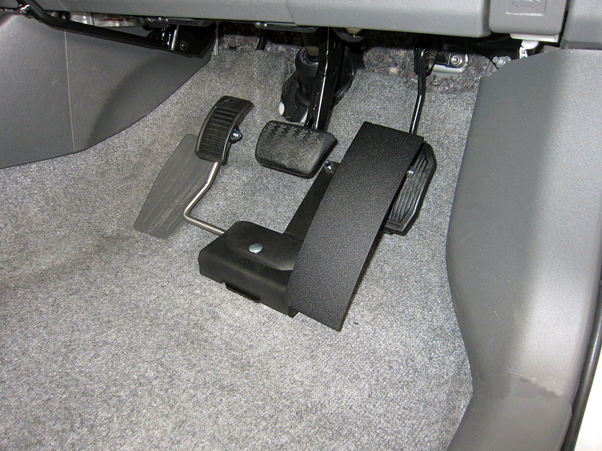 左アクセル装置