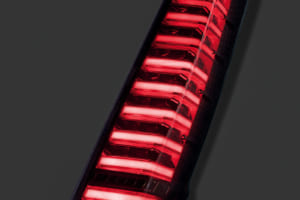 【画像】未来系LEDテールランプに新色!! トヨタ・ミニバンのリアビューを刷新する 〜 画像10