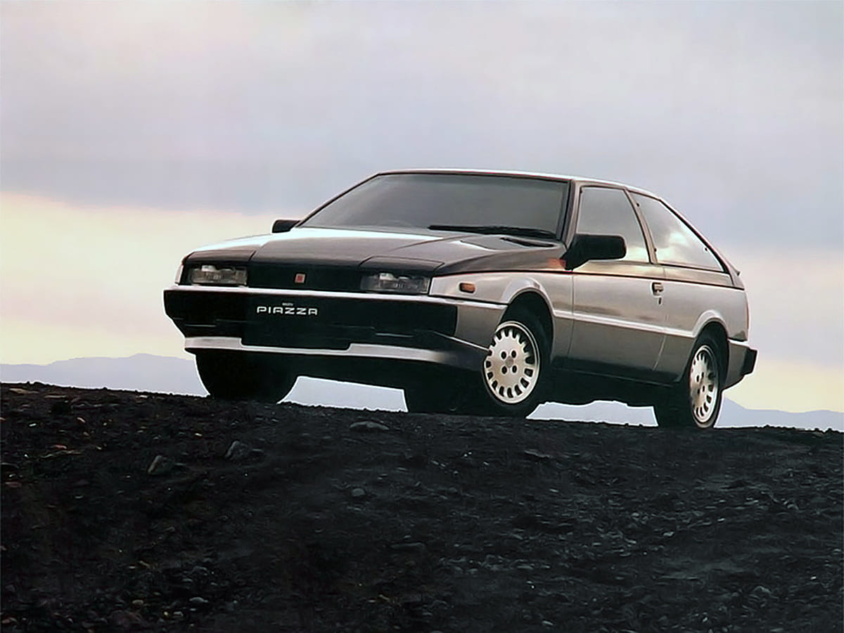 Isuzu piazza салон