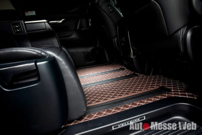足元に高級感を与えられる新感覚なレザー調フロアマット Auto Messe Web カスタム アウトドア 福祉車両 モータースポーツなどのカーライフ情報が満載