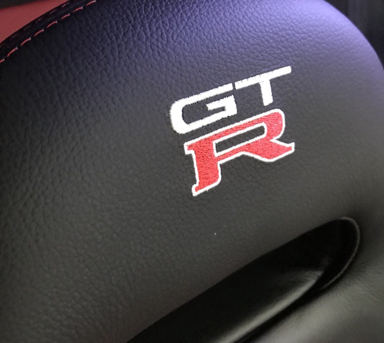 R S Meeting 18 ロブソンレザーがgt Rロゴ入りレザーシート張り替えサービスを開始 Auto Messe Web カスタム アウトドア 福祉車両 モータースポーツなどのカーライフ情報が満載