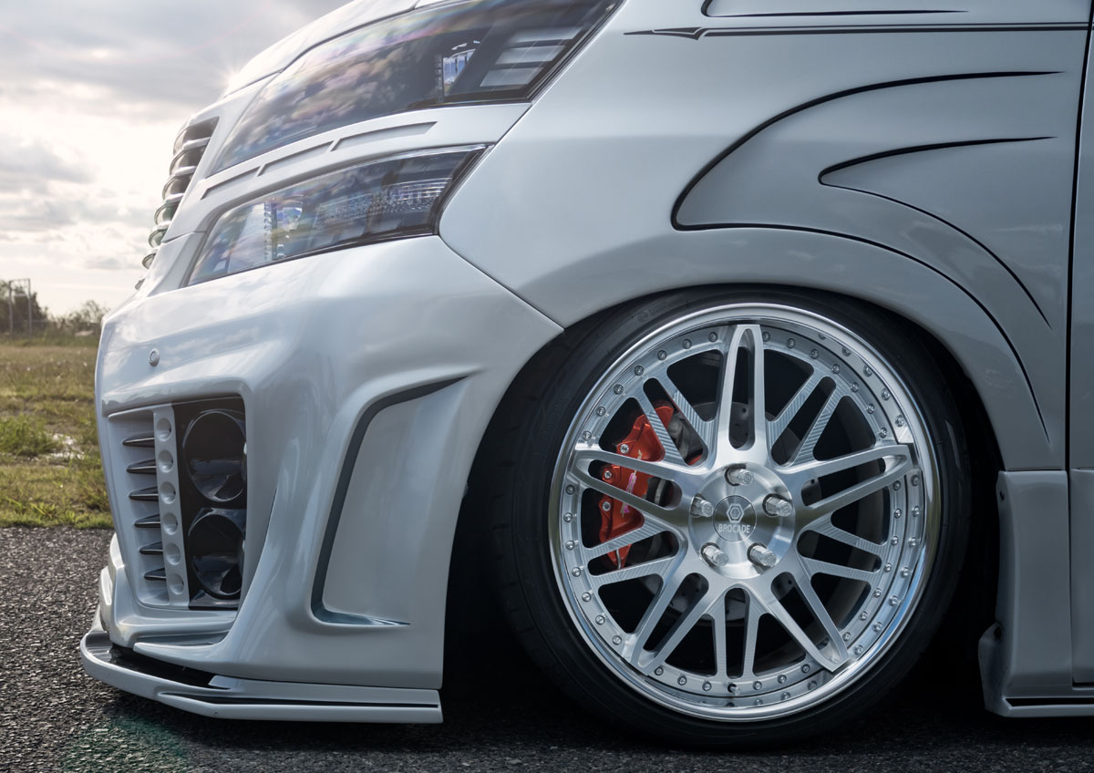 鍛造ホイール ブロケイド はサイズ 色 切削方法などを1本単位でオーダー可能 Auto Messe Web カスタム アウトドア 福祉車両 モータースポーツなどのカーライフ情報が満載