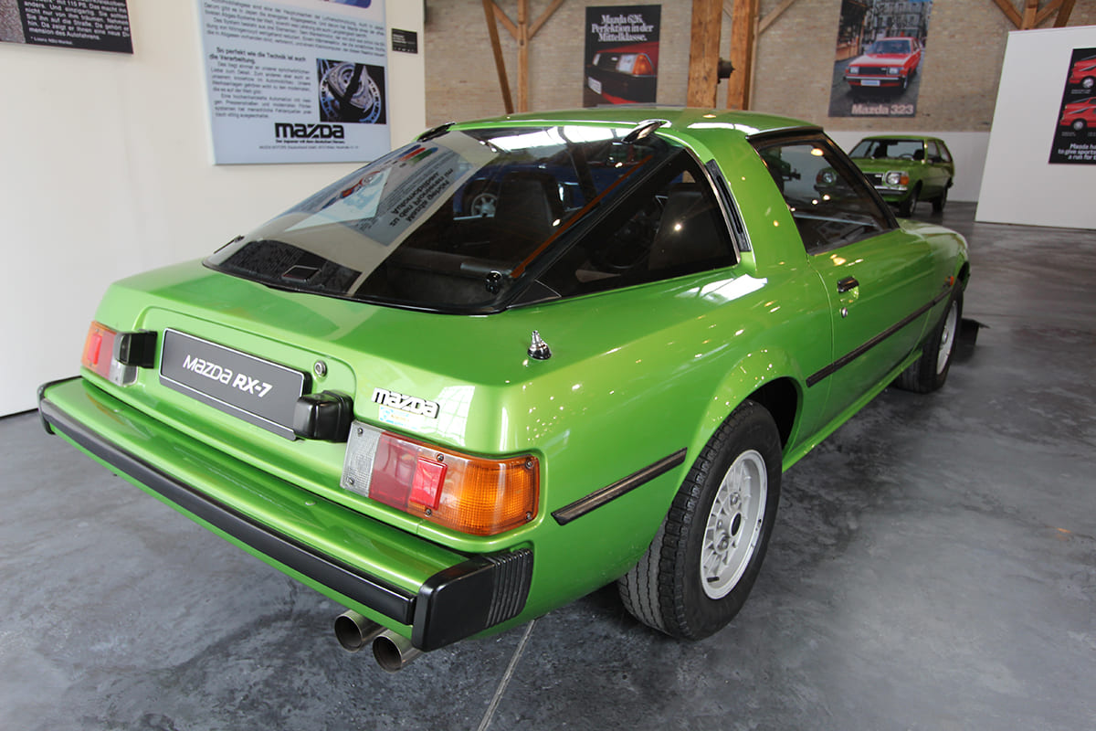 Mazda Rx 7 Sa22c ロータリー エンジンを世に知らしめた初代モデル