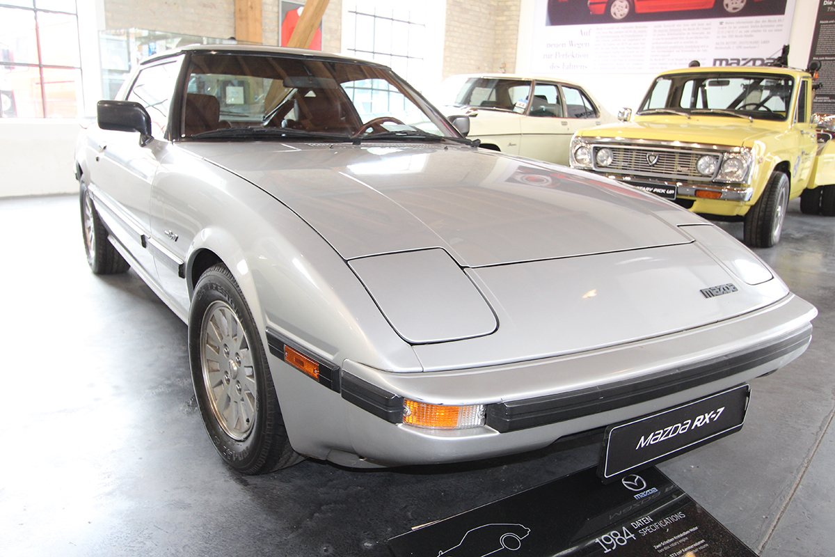 Mazda Rx 7 Sa22c ロータリー エンジンを世に知らしめた初代モデル Auto Messe Web カスタム アウトドア 福祉車両 モータースポーツなどのカーライフ情報が満載 Mazda Rx 7 Sa22c ロータリー エンジンを世に知らしめた初代モデル Auto Messe Web カスタム アウトドア 福祉車両 モータースポーツなどのカーライフ情報が満載