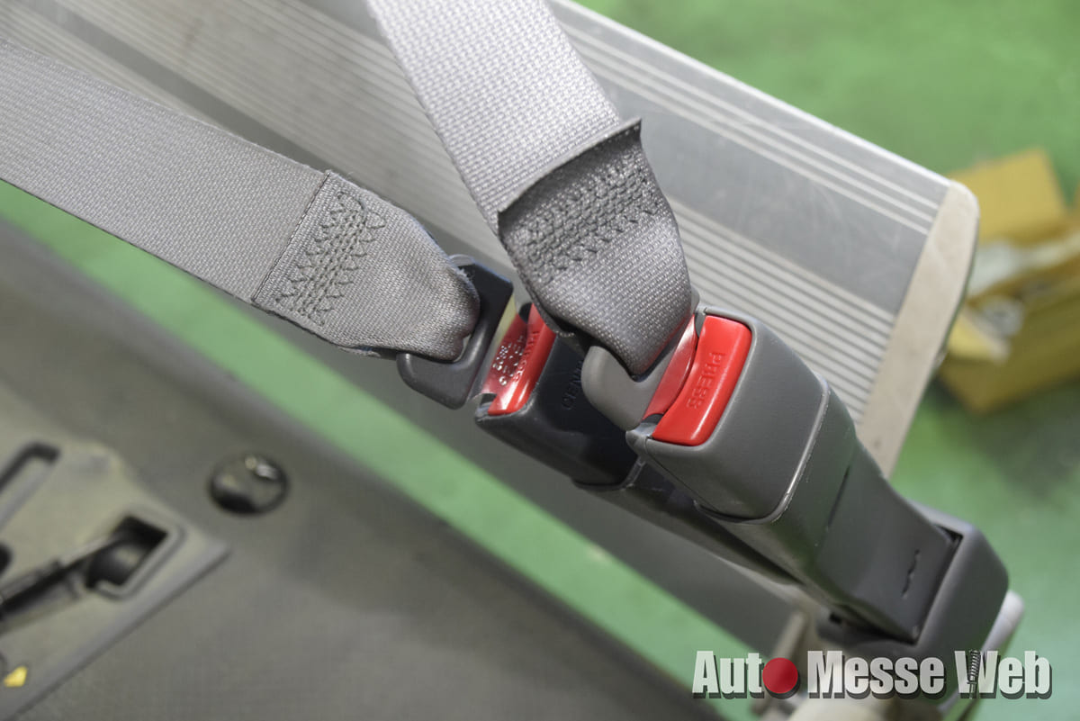 車いす乗車の方 の車内事故を予防 スロープ式福祉車での正しいシートベルト着用法 Auto Messe Web カスタム アウトドア 福祉車両 モータースポーツなどのカーライフ情報が満載