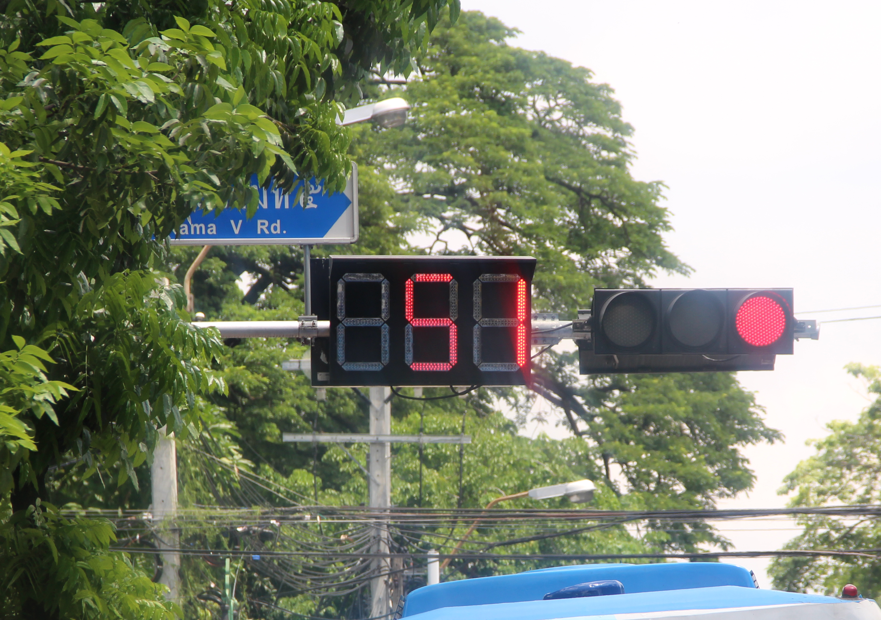ガラパゴス化する日本 世界統一基準の信号機の点灯方法や道路標識はまったく違う Auto Messe Web カスタム アウトドア 福祉車両 モータースポーツなどのカーライフ情報が満載
