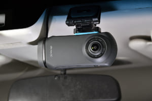 360°カメラで死角なし！煽り運転の一部始終を録画できるドライブレコーダー