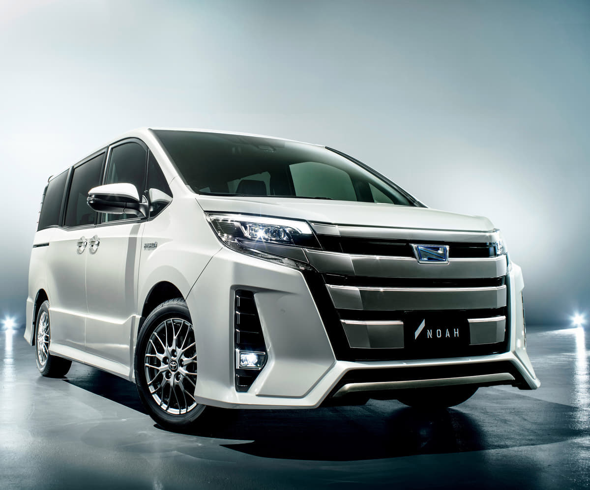 ファミリーが嬉しい２列シート仕様をトヨタ ヴォクシー ノア エスクァイアへ Auto Messe Web カスタム アウトドア 福祉車両 モータースポーツなどのカーライフ情報が満載