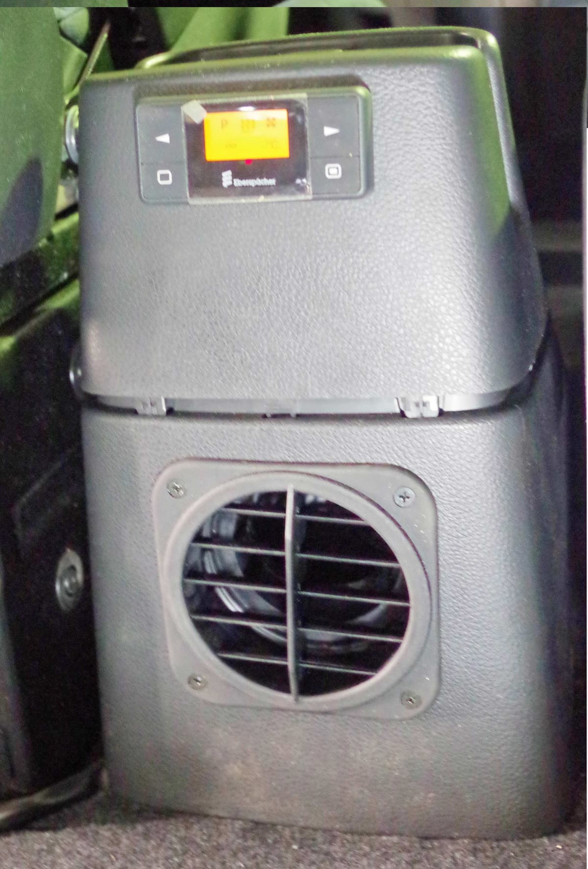 南極観測隊も使用した暖房器具 Ffヒーター で冬場の車中泊が快適に 画像2 Auto Messe Web カスタム アウトドア 福祉車両 モータースポーツなどのカーライフ情報が満載