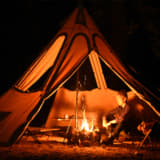 縁起物テントでキャンプ初め！ 中で焚き火ができる「レンコンテント」発売へ