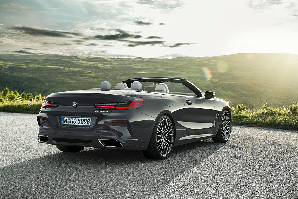 4輪駆動のオープンカー「BMW8シリーズ カブリオレ」日本導入 1838万円