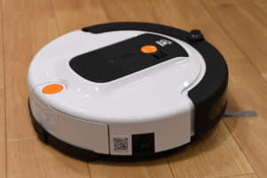 家族やペットの様子をスマホで確認できる「見守り機能付き」ロボット掃除機