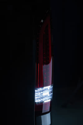 ダズフェローズがハイエース用LEDテールランプを発売