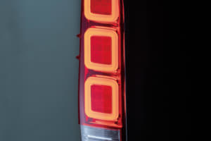【画像】トヨタ・ハイエース用「新作LEDテールランプ」2タイプがダズフェローズから発売!! 〜 画像7