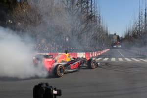 【画像】F1マシンが東京の公道を疾走！ 「レッドブル・ショーラン東京2019」でファンを魅了 〜 画像25