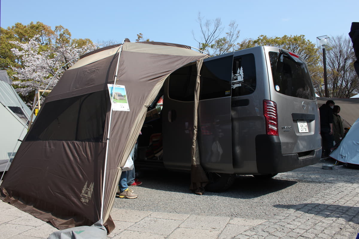 クルマに装着するテントやタープでリビングスペースを拡大 〜 画像6