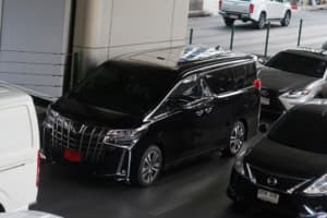 日本製高級ミニバンを所有するのが成功の証 東南アジアのセレブに大人気の理由 Auto Messe Web カスタム アウトドア 福祉車両 モータースポーツなどのカーライフ情報が満載