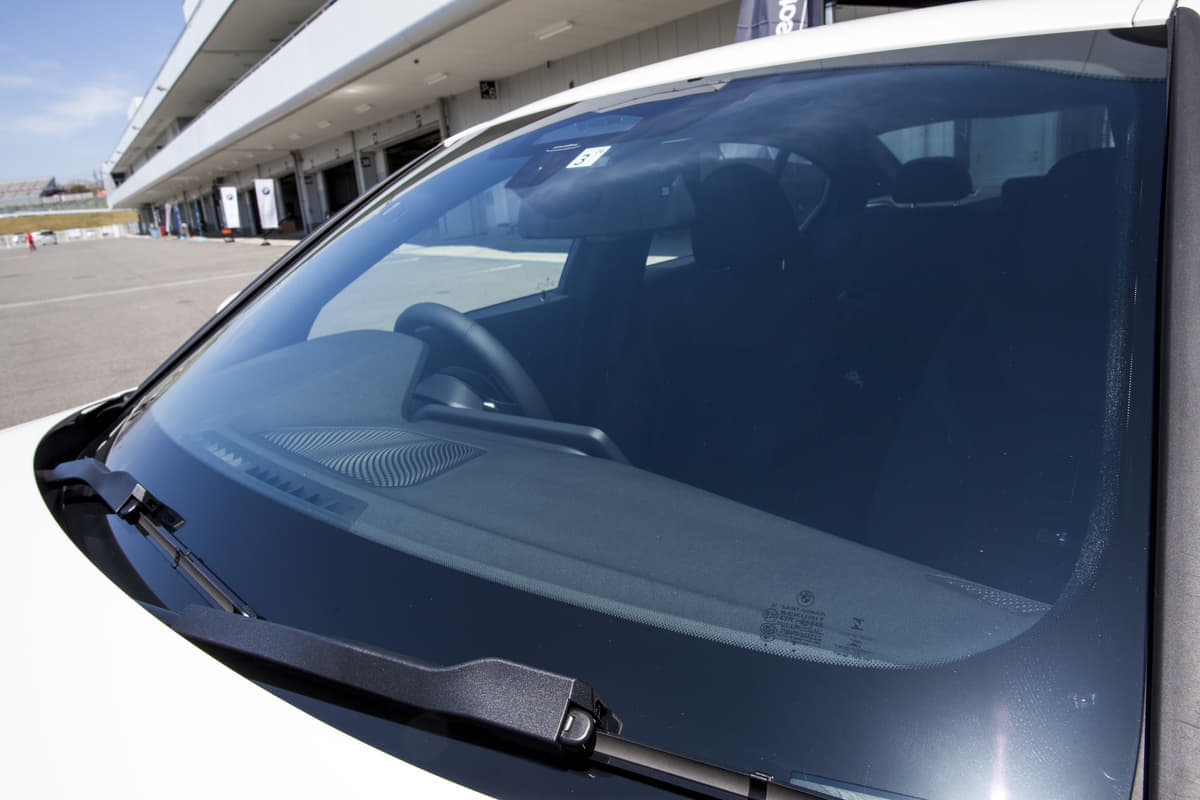 車内温度上昇を抑え紫外線までカット フロントガラスを保護するウインドウフィルム Auto Messe Web カスタム アウトドア 福祉車両 モータースポーツなどのカーライフ情報が満載