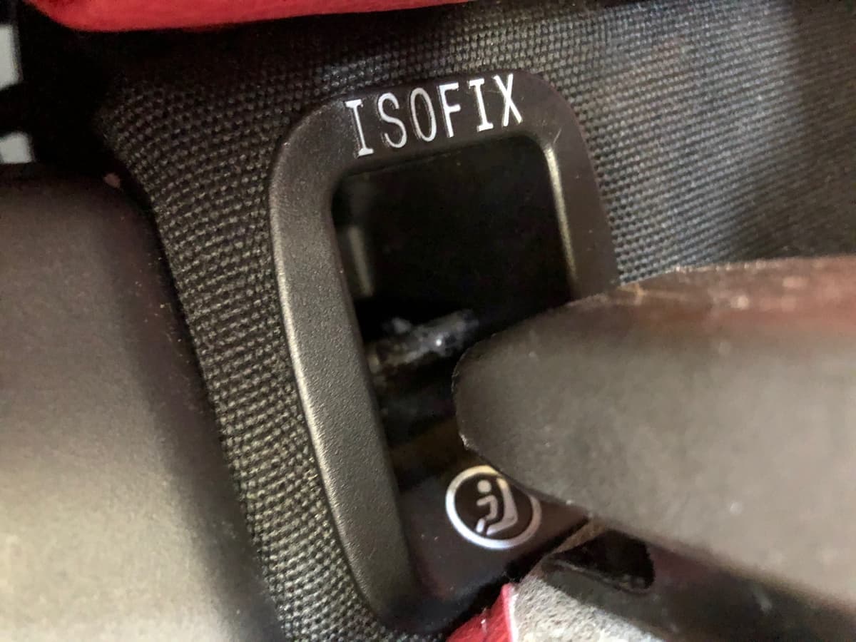 子どもを事故から守るチャイルドシートで取り付けやすいISOFIX