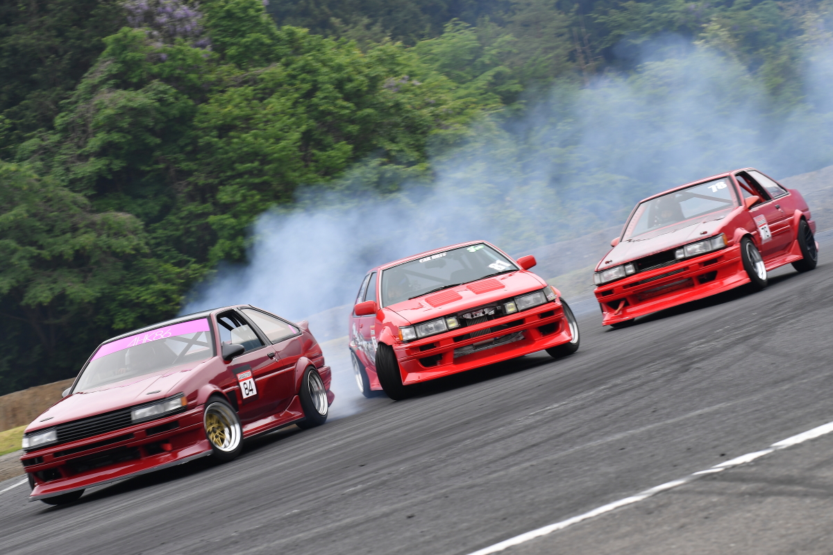 土屋圭市が審査するドリフト競技に約100台のハチロクがエントリー Auto Messe Web カスタム アウトドア 福祉車両 モータースポーツなどのカーライフ情報が満載 土屋圭市が審査するドリフト競技に約100台のハチロクがエントリー Auto Messe Web カスタム アウトドア 福祉車両 モータースポーツなどのカーライフ情報が満載