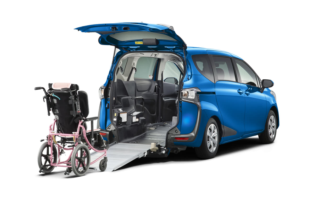 人気の５ナンバー福祉車両比較 トヨタ シエンタとホンダ フリードの違い Auto Messe Web カスタム アウトドア 福祉車両 モータースポーツなどのカーライフ情報が満載
