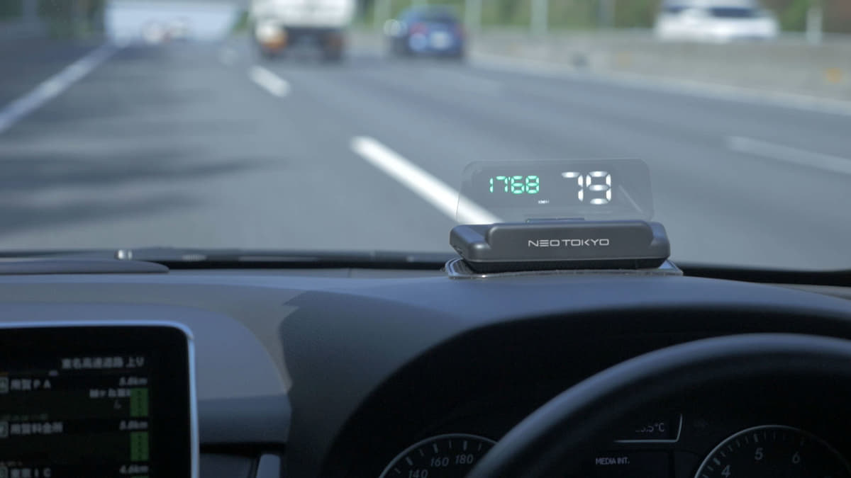 視点移動を減らし安全運転を支援 後付けできるヘッドアップディスプレイ登場 Auto Messe Web カスタム アウトドア 福祉車両 モータースポーツなどのカーライフ情報が満載