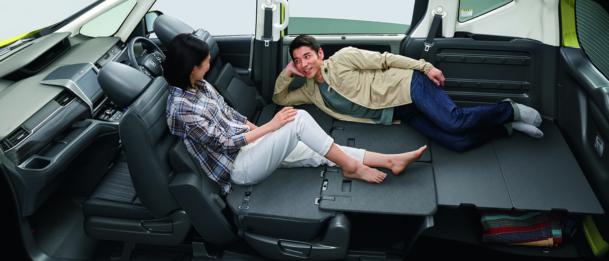 車中泊で快適なのは意外にもラゲッジスペース ホームセンターグッズだけで快眠できる Auto Messe Web カスタム アウトドア 福祉車両 モータースポーツなどのカーライフ情報が満載