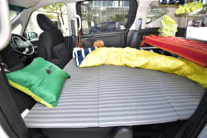 車中泊で快適なのは意外にもラゲッジスペース ホームセンターグッズだけで快眠できる Auto Messe Web カスタム アウトドア 福祉車両 モータースポーツなどのカーライフ情報が満載 車中泊で快適なのは意外にもラゲッジスペース ホームセンターグッズだけで快眠できる Auto Messe Web カスタム アウトドア 福祉車両 モータースポーツなどのカーライフ情報が満載
