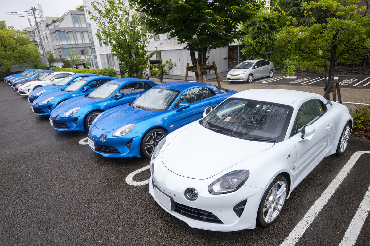 30台限定のアルピーヌa110ノワールを展示 代官山t Siteでモーニングクルーズを開催 Auto Messe Web カスタム アウトドア 福祉車両 モータースポーツなどのカーライフ情報が満載