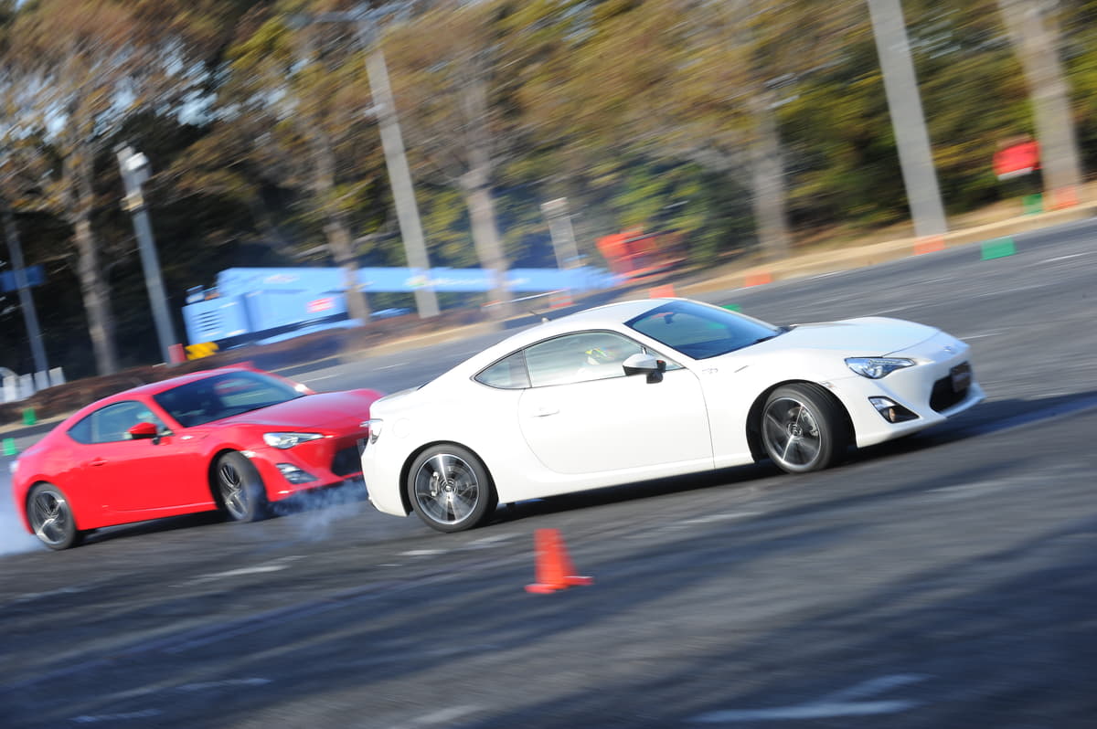 ドリフトに挑戦をしてみたい人にオススメのスポーツカーとは Auto Messe Web カスタム アウトドア 福祉車両 モータースポーツなどのカーライフ情報が満載