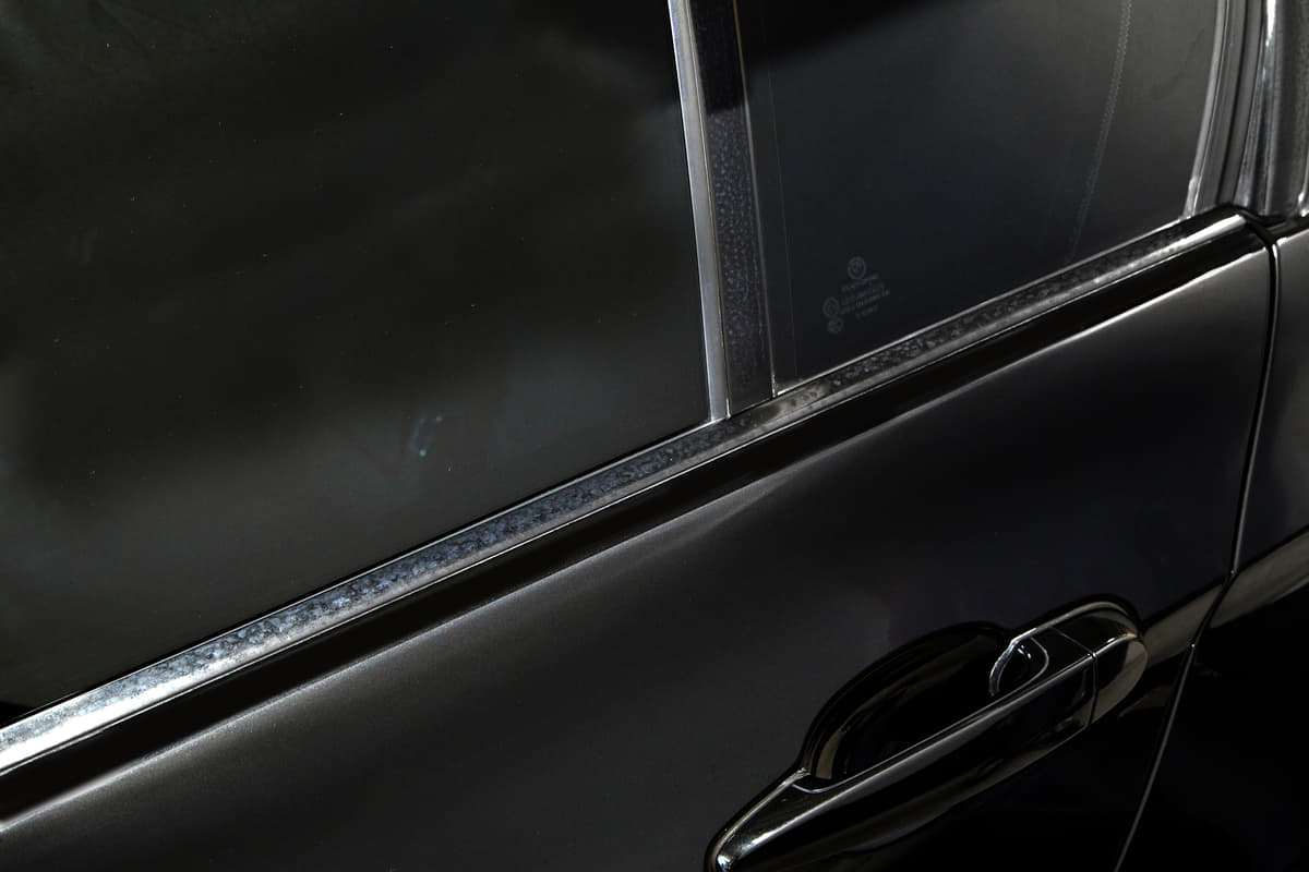 輸入車の天敵モールの ウロコ 伸縮性に優れたテープでを手軽にカバー Auto Messe Web カスタム アウトドア 福祉車両 モータースポーツなどのカーライフ情報が満載