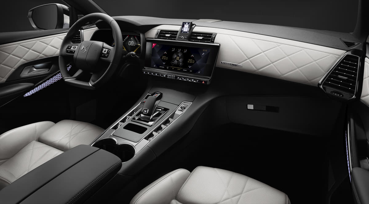 高級suv Ds7クロスバック フランスのオートクチュールがクルマに波及 Auto Messe Web カスタム アウトドア 福祉車両 モータースポーツなどのカーライフ情報が満載