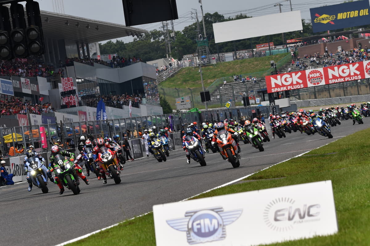話題性に富んだ19年鈴鹿8耐レース ヤマハ Tech21 カラー復刻とカワサキ18年振りの参戦 Auto Messe Web カスタム アウトドア 福祉車両 モータースポーツなどのカーライフ情報が満載