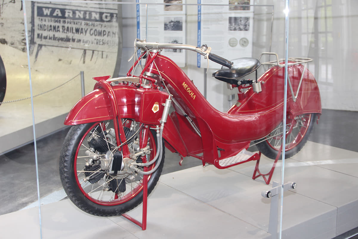 博物館で奇っ怪なオートバイと遭遇！多気筒エンジンを搭載した特殊なモデル10選