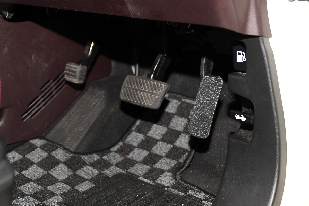 相次ぐ社会問題にストップ アクセルとブレーキの踏み間違いを防ぐ急発進防止装置 Auto Messe Web カスタム アウトドア 福祉車両 モータースポーツなどのカーライフ情報が満載