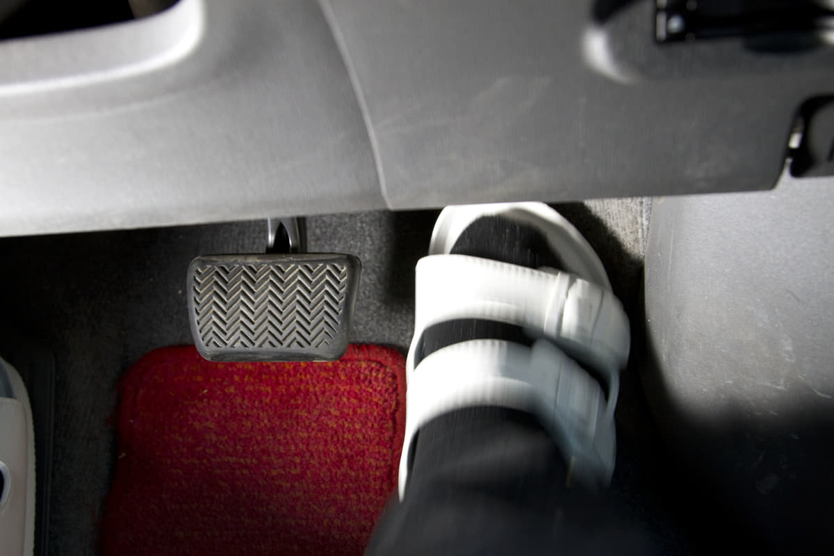 ハイヒールでの運転は危険 若者のペダル踏み間違え事故が多発 Auto Messe Web カスタム アウトドア 福祉車両 モータースポーツなどのカーライフ情報が満載